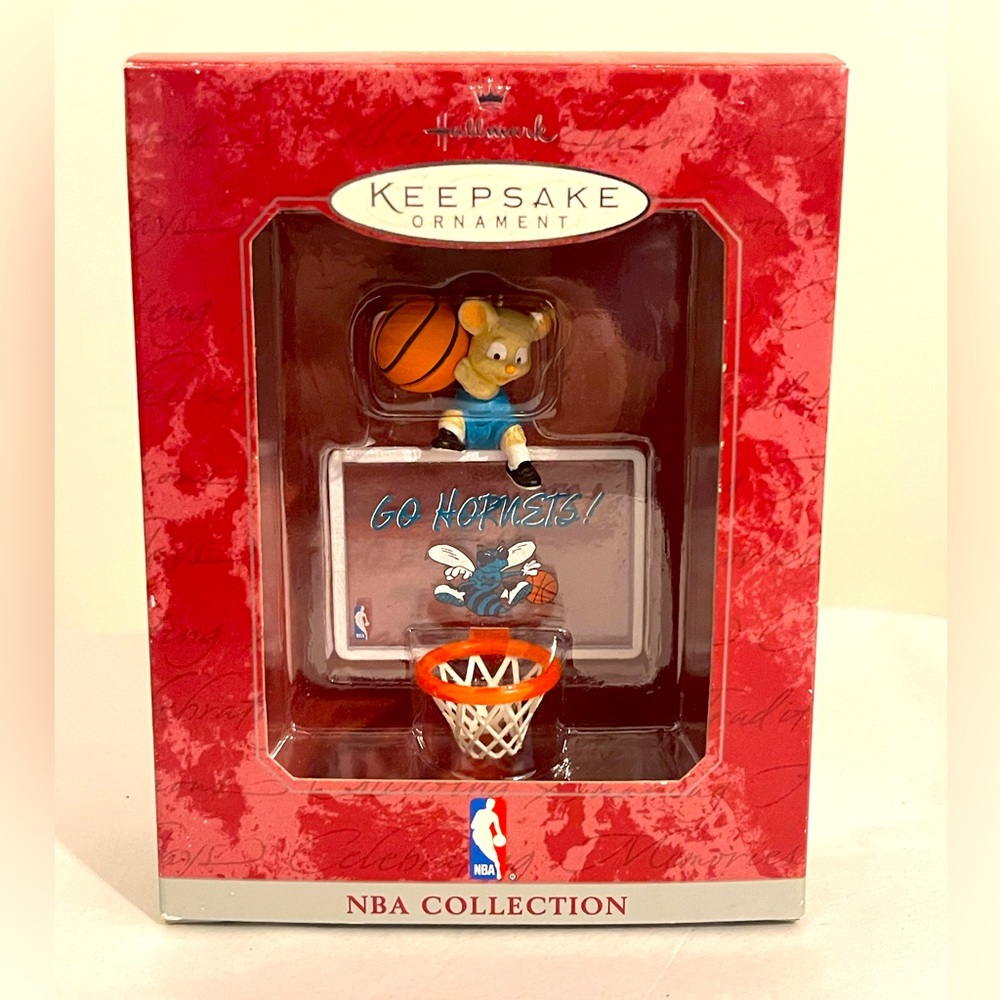 1998 HALLMARK KEEPSAKE CHARLOTTE HORNETS NBA ORNAMENT MOUSE & BASKETBALL
